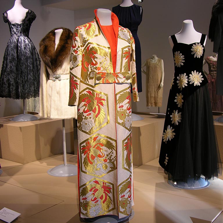 Mannequins wearing clothing in a gallery. 